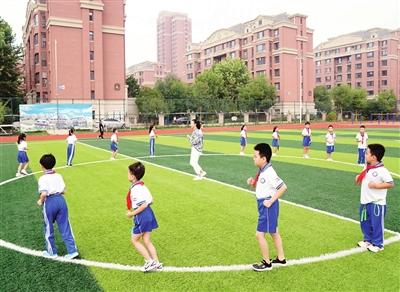 循序渐进适应性教育确保学生“不掉队”──天津部分中小学昨起恢复线下教学