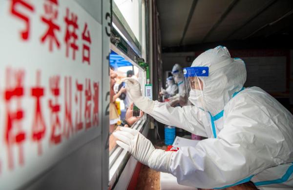 新华全媒+｜守住不发生规模性疫情的底线——国务院联防联控机制回应热点问题