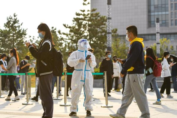 新华全媒+｜守住不发生规模性疫情的底线——国务院联防联控机制回应热点问题