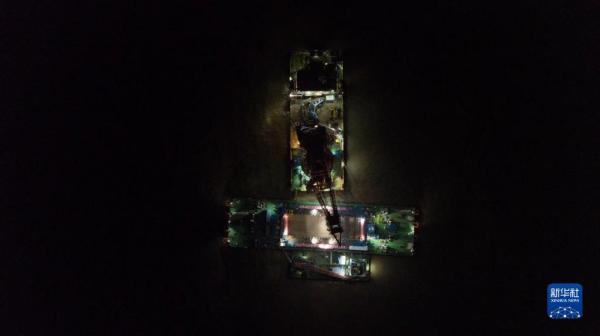 长江口二号古船成功打捞出水 将“安家”黄浦江畔