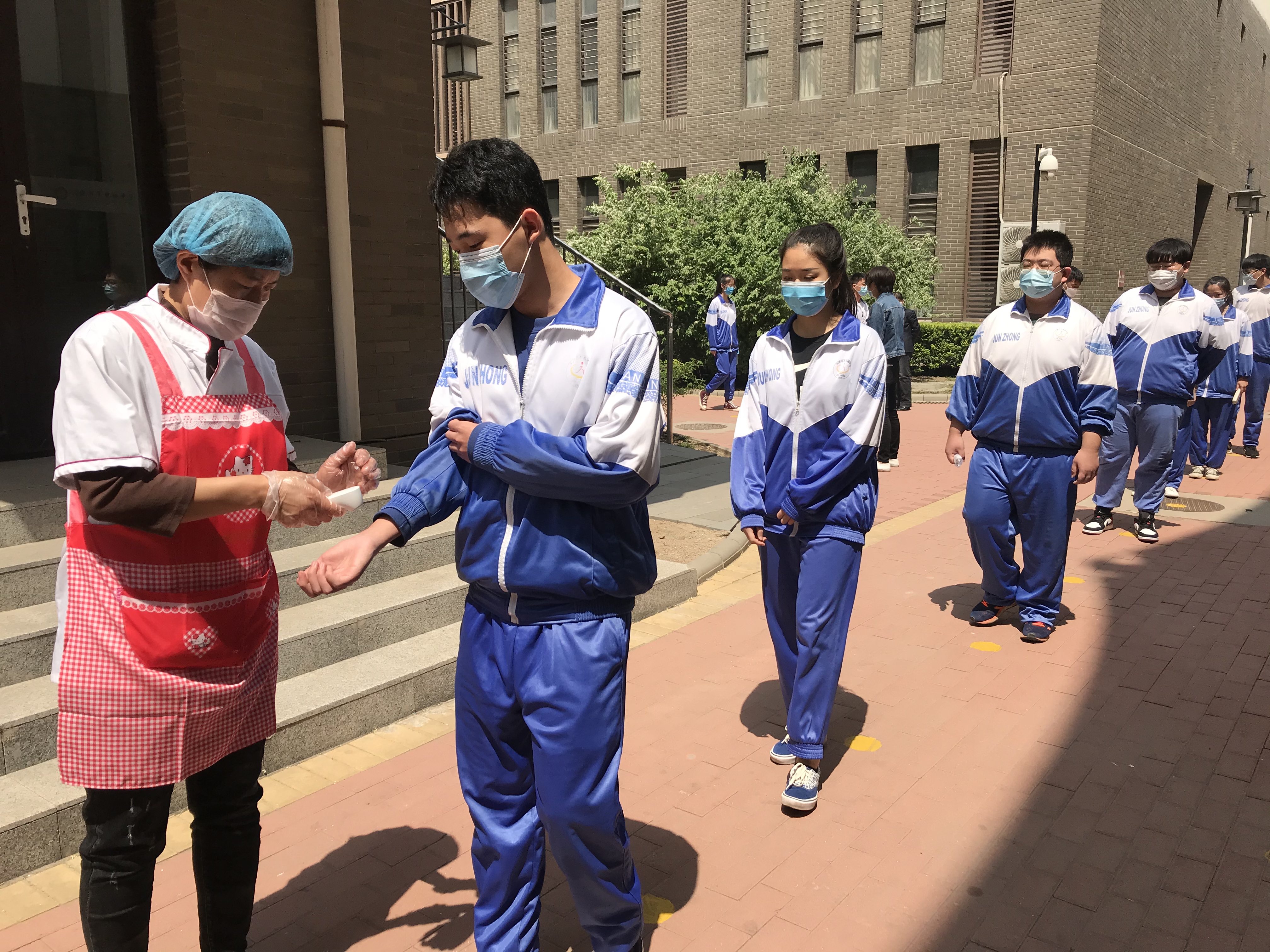 军粮城中学严格落实分餐制 把好防疫关-天津东丽网站-媒体融合平台