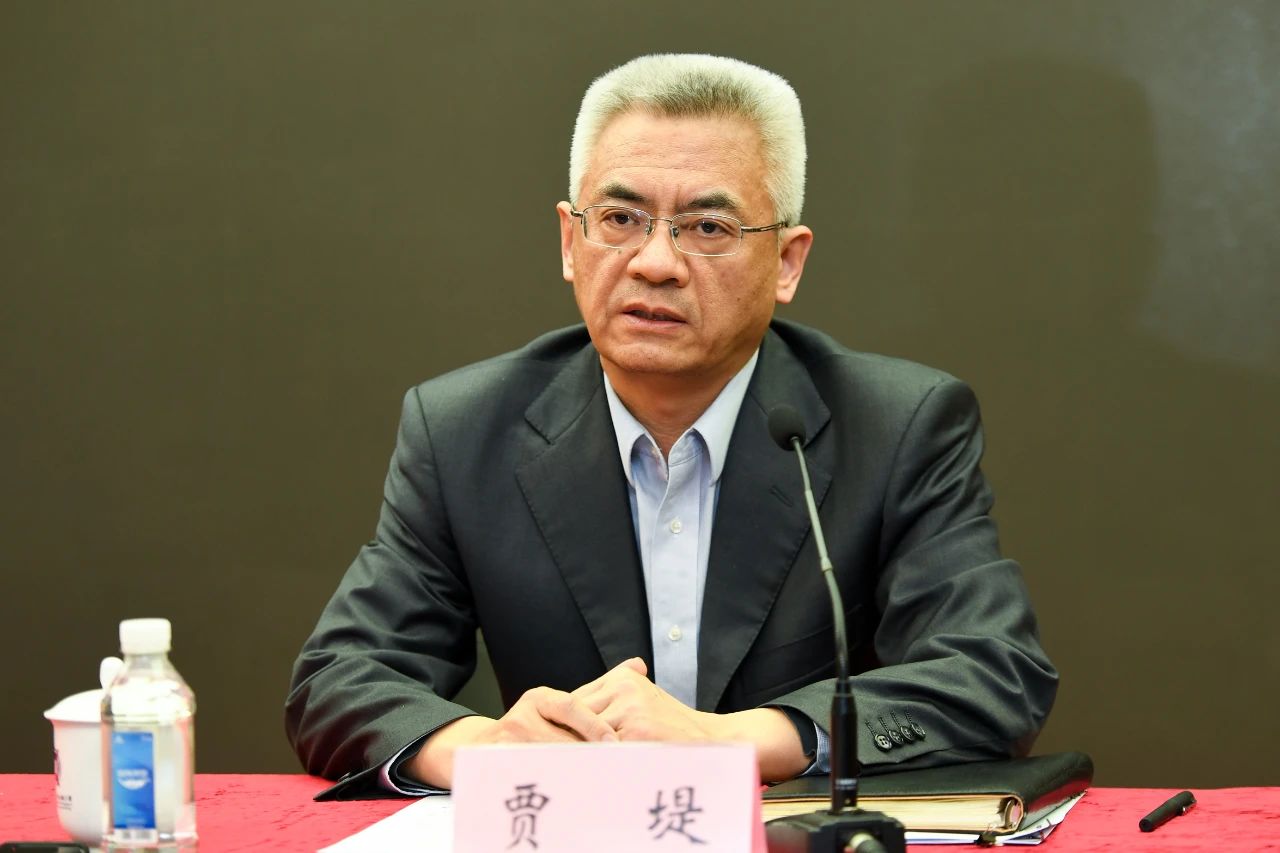 位置:>首页>图片新闻>会议首先举行招商大使聘任及集中签约仪式,贾堤