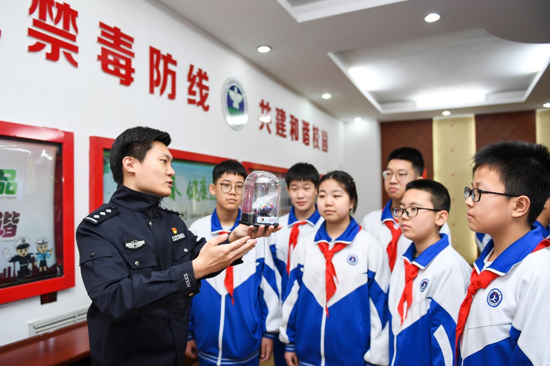 禁毒宣传进校园护航青春助成长