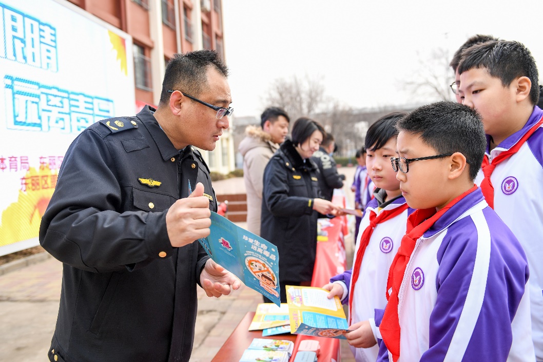 禁毒宣传进校园护航青春助成长